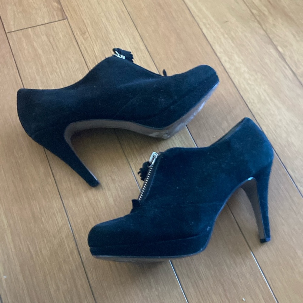 adrienne vittadini suede booties